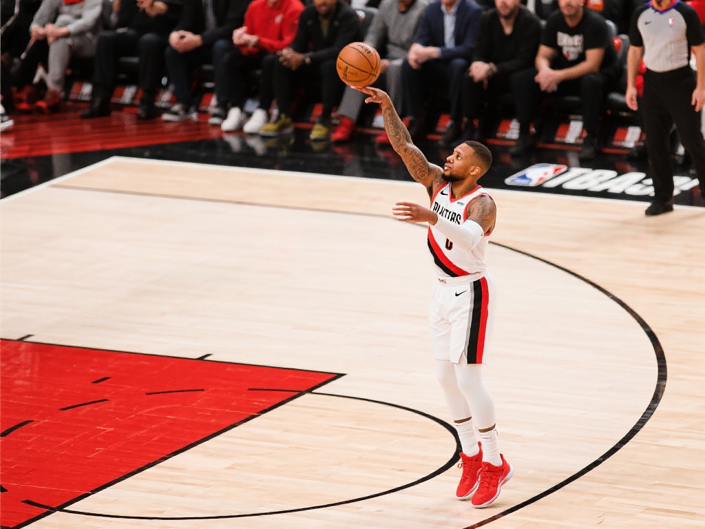 以历史案例来看，类似的中场压哨球并不多见