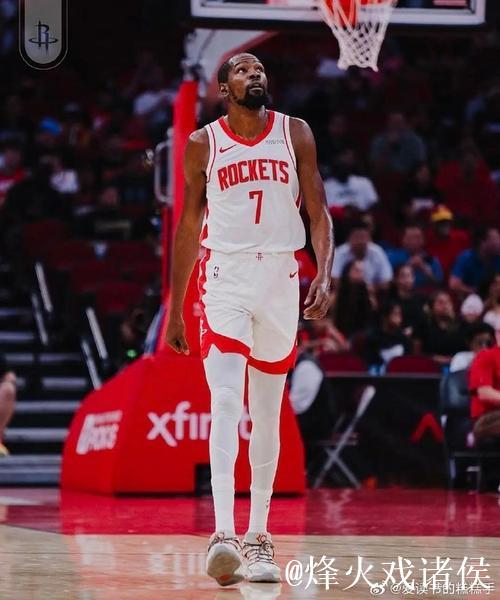 杜兰特第四节连续三次封盖,反击上篮再显威力 杜兰特第四节连续三次封盖,反击上篮再显威力